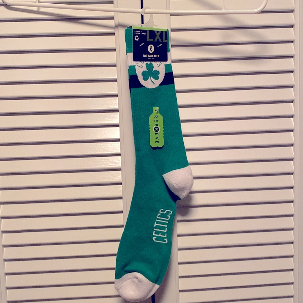 For Bare Feet NBA Basketball Boston Celtics Crew Socks NWT Size L/XLMen’s 11-13